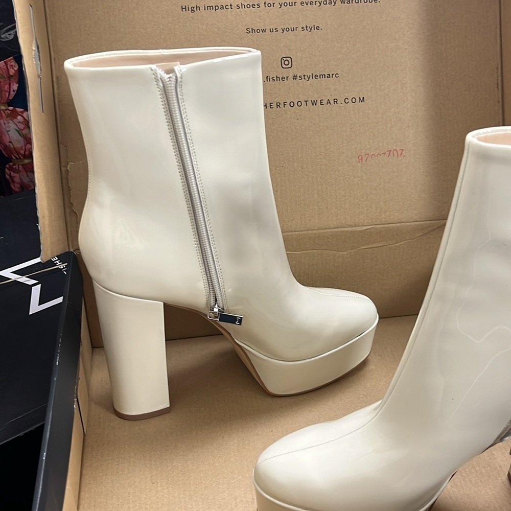 Marc Fisher LTD Caled Platform Bootie in Ivory - Picture 5 of 7